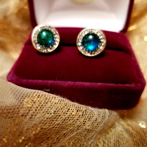 AbsolutelyKate's Boutique Jewelry - Antique Gold Green CRYSTAL Stunning Studs EARRINGS